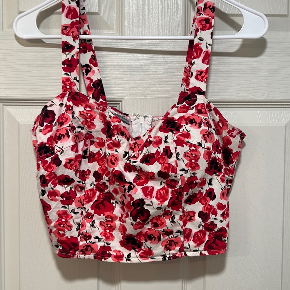 CHARLOTTE RUSSE Floral Top